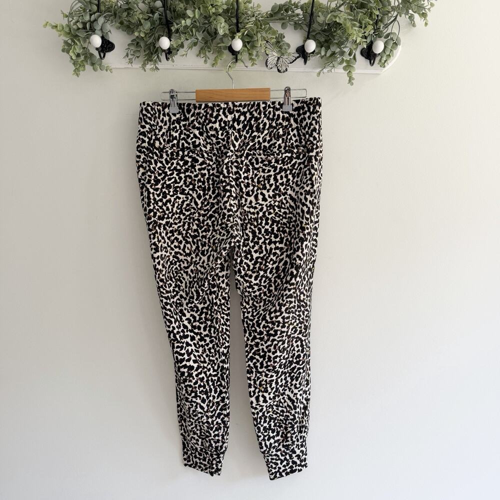 CAbi Women's Spotted Leopard Print Jogger Pivot Pants Large ab - Picture 4 of 4